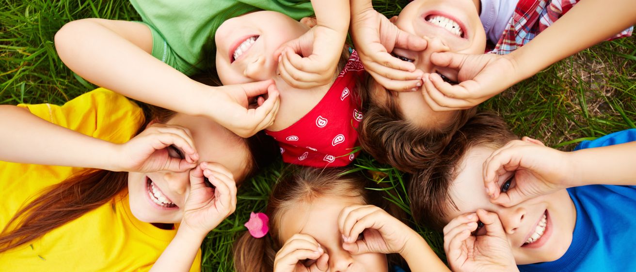 Bild enthält, Head, Person, Face, Happy, People, Laughing, Grass, Plant, Smile