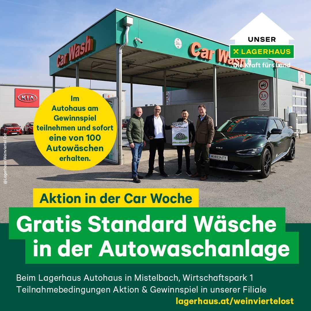 Bild enthält, Advertisement, Person, Poster, Car, Wheel, Jeans, Coat, Face