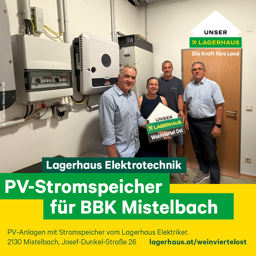 Kammerobmann Roman Bayer, Leiterin der BBK Gänserndorf und Mistelbach DI Birgit Hauer-Bindreiter, Lagerhaus Elektrikermeister Ing. Christoph Schober und Geschäftsführer Lagerhaus Weinviertel Ost Dir. Ing. Alfred Hiller im Technikraum für die PV-Anlage in der BBK in Mistelbach.