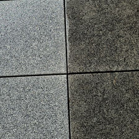 Bild enthält, Floor, Flooring, Path, Walkway, Sidewalk, Tile, Road