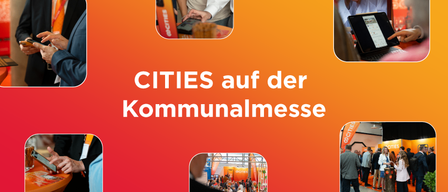 Ein Werbebanner für CITIES auf der Kommunalmesse mit verschiedenen Bildern von Menschen, die Geräte benutzen und einer Veranstaltung beiwohnen.