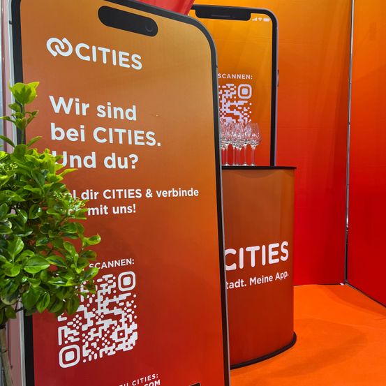 Bild enthält, Advertisement, Plant, Electronics, Phone