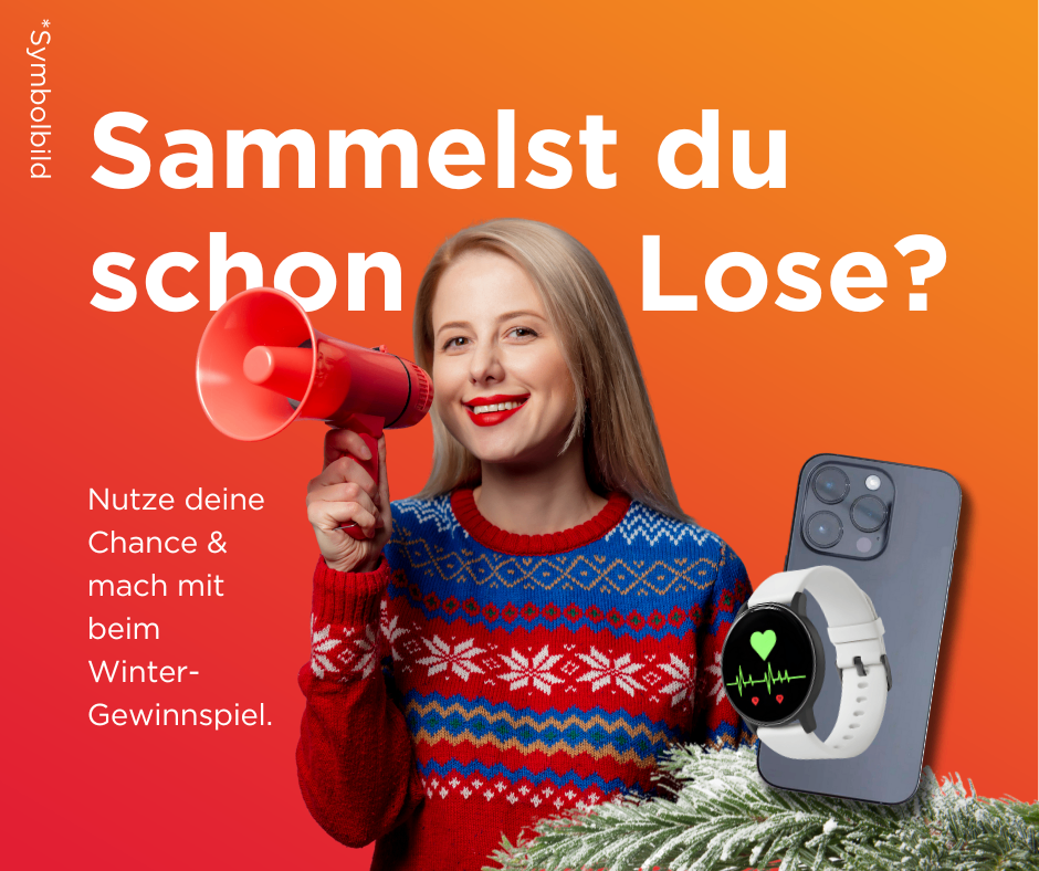 Eine Frau hält ein Megaphon und ein Smartphone. Sie trägt einen Weihnachtspullover und lächelt. Das Bild bewirbt ein Winter-Gewinnspiel.