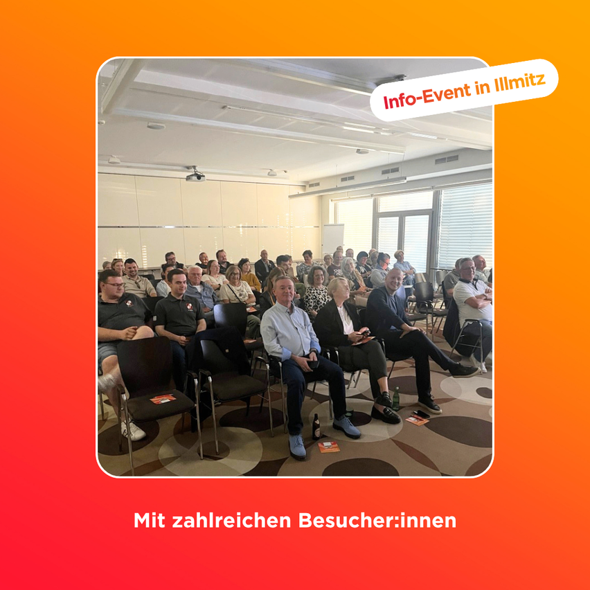 Ein Raum mit vielen Zuhörern, die aufmerksam einer Präsentation lauschen. Der Raum ist gut beleuchtet mit Deckenbeleuchtung.