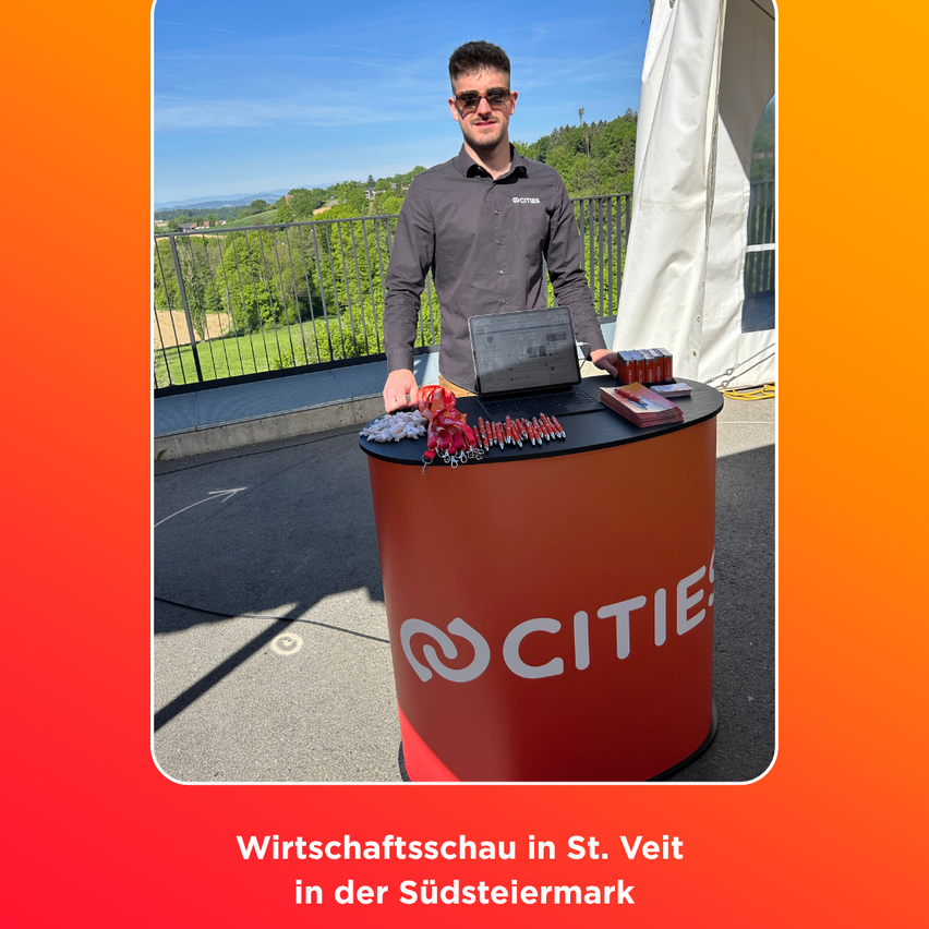 Ein Mann steht an einem Stand mit City-Produkten auf dem Wirtschaftsschau in St. Veit, Sudsteiermark.