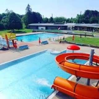 Bild enthält, Water, Pool, Swimming Pool, Amusement Park, Water Park, Outdoors, Person