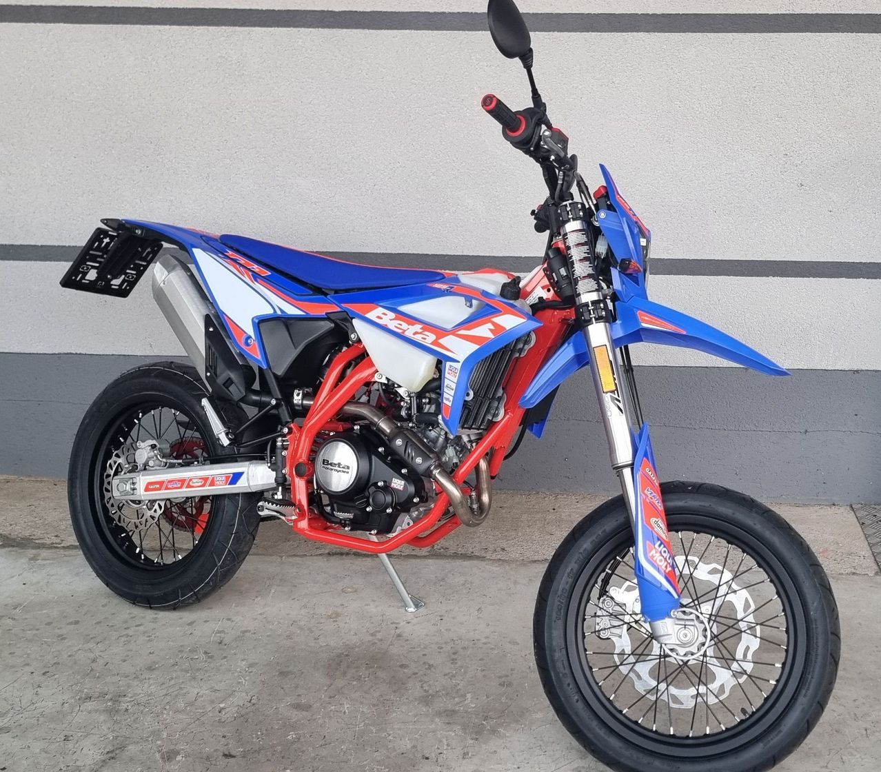 Bild enthält, Motorcycle, Transportation, Vehicle, Machine, Wheel, Spoke, Motor, Tire