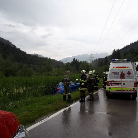 Bild enthält, Fun, Vacation, Person, Road Trip, Moving Van, Transportation, Van, Vehicle, Helmet