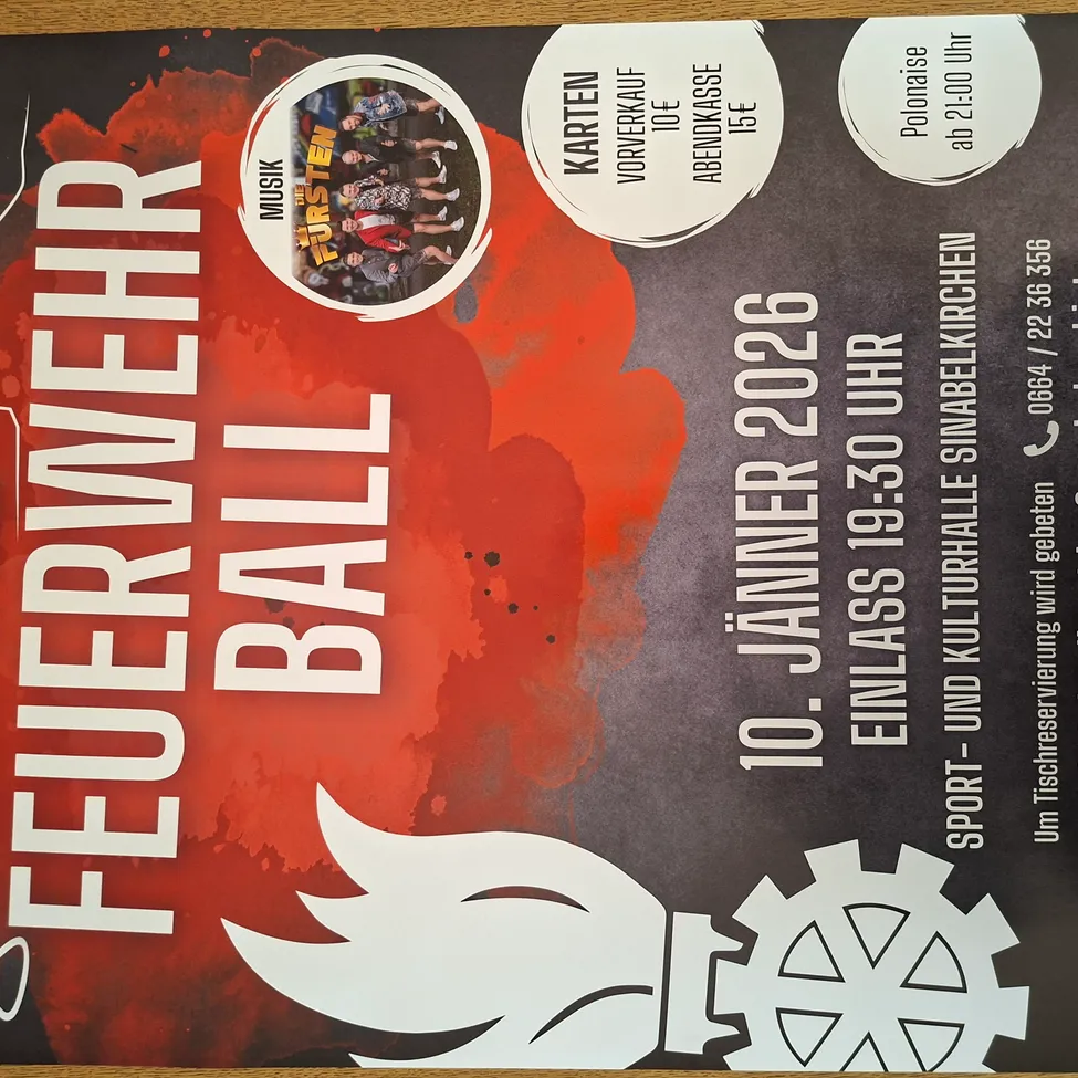 Ein Plakat für eine Ballveranstaltung. Es zeigt ein Gruppenfoto von Menschen, eine Ankündigung des Events am 10. Januar 2026 und Details zu Ticketpreisen und -kauf.