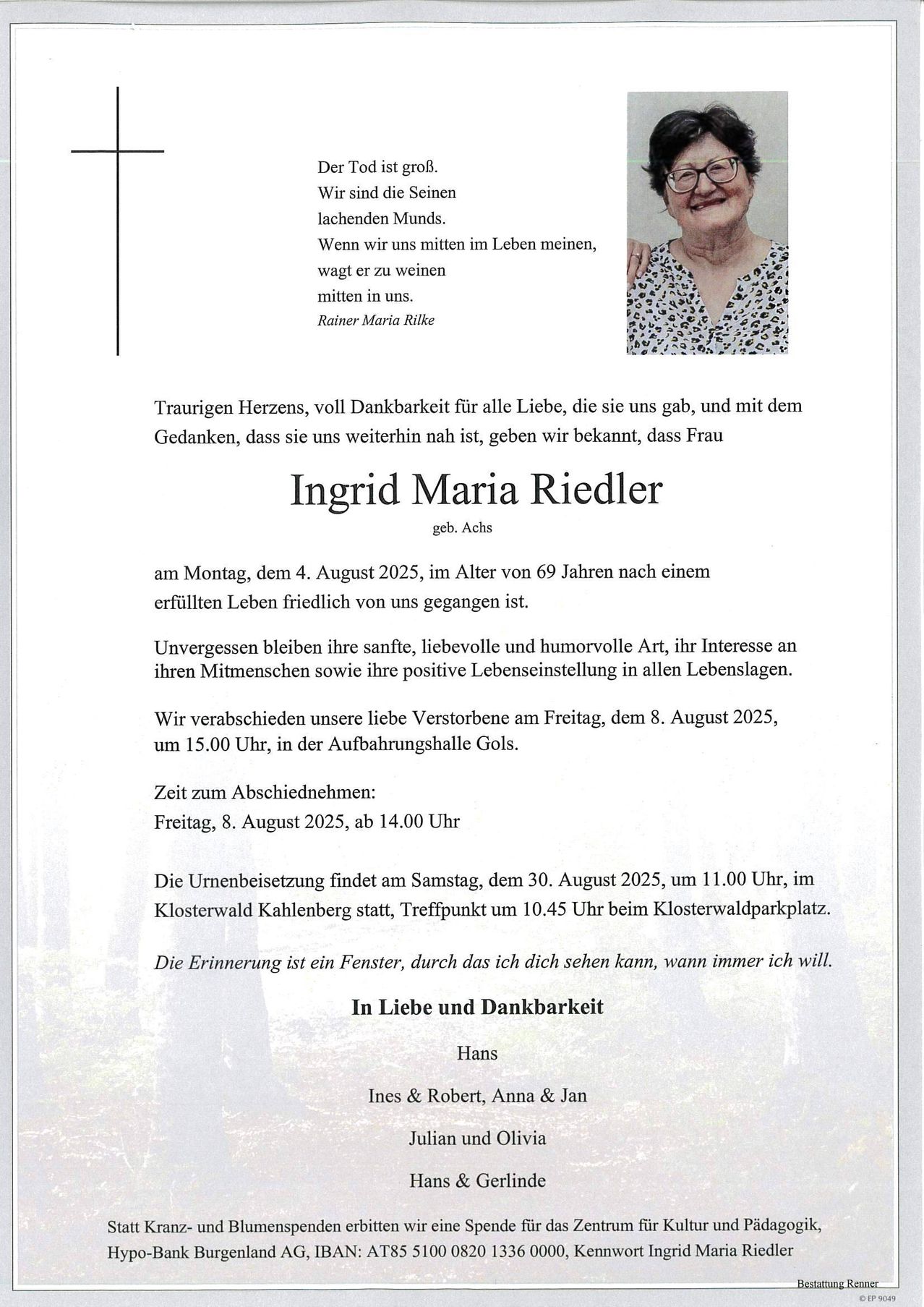 Das Bild zeigt eine Gedenkanzeige für Ingrid Maria Riedler. Sie verstarb am 4. August 2025 im Alter von 69 Jahren. Die Anzeige enthält ein Foto, einen Zitat und Details über ihren Beerdigungstermin.