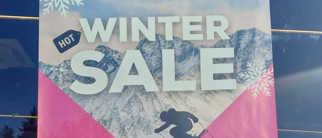 Bild enthält, Advertisement, Poster, Banner, Text