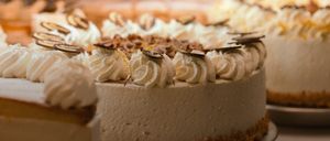 Bild enthält, Cream, Dessert, Food, Icing, Cake, Birthday Cake