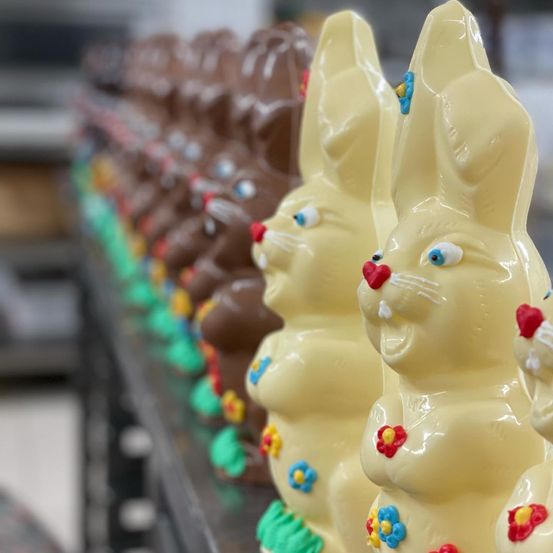 Bild enthält, Cream, Dessert, Food, Ice Cream, Soft Serve Ice Cream, Art, Handicraft, Birthday Cake