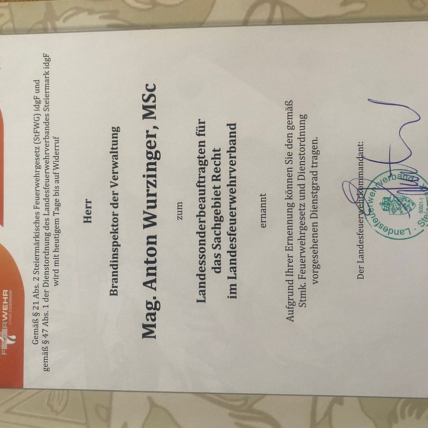 Ein Dokument mit dem Titel 'Brandinspektor der Verwaltung' für Anton Wurzinger, MSc. Es enthält eine Unterschrift und ein Siegel des 'Landesfeuerwehrverbandes Sachsen-Anhalt'. Das Dokument bezieht sich auf Feuerwehr- und Sicherheitsvorschriften.