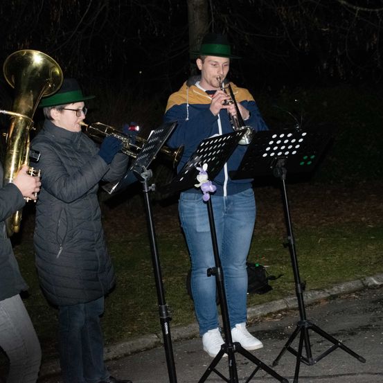 Bild enthält, Glove, Adult, Female, Person, Woman, Male, Man, Hat, Girl, Teen