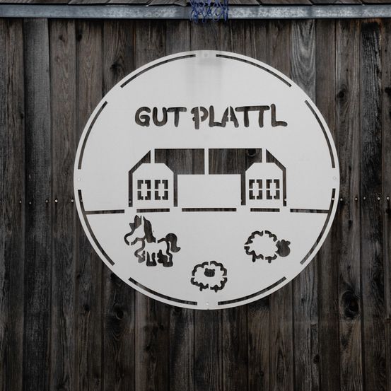 Bild enthält, Wood, Indoors, Interior Design, Logo, Sign, Symbol, Outdoors