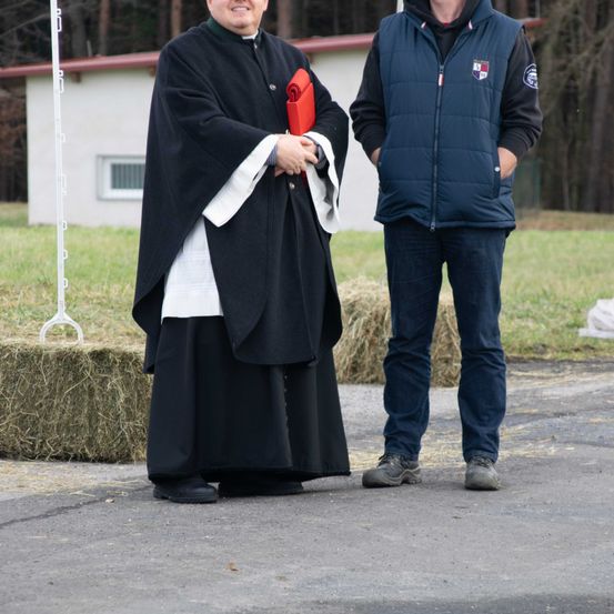 Bild enthält, People, Person, Coat, Adult, Female, Woman, Pants, Portrait, Blazer, Man