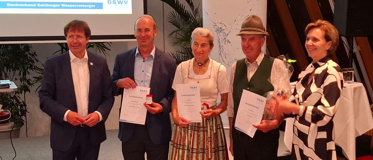 Bild enthält, Adult, Female, Person, Woman, Groupshot, Male, Man, People, Lady, Face