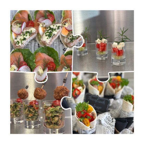 Eine Collage verschiedener Speisen, einschließlich Sandwiches, Salate und Vorspeisen. Oben links Brot mit Belägen, oben rechts Mini-Gläser mit Garnierungen, unten links Fleischbällchen auf Spießen und unten rechts Wraps in Zeitungshüllen.