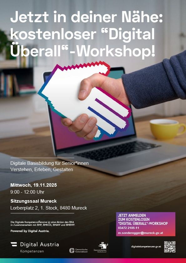 Ein Plakat, das einen kostenlosen 'Digital Uberall'-Workshop für Senioren ankündigt. Das Plakat zeigt eine Hand, die ein Stück Papier über einem Laptop hält, eine Tasse Kaffee und ein Bücherregal. Das Plakat enthält auch eine Telefonnummer und eine E-Mail-Adresse.
