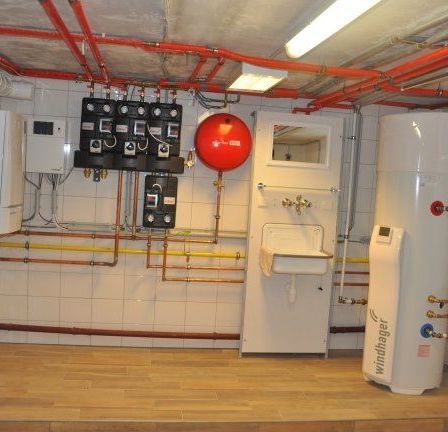 Bild enthält, Indoors, Balloon, Electrical Device, Switch, Sink