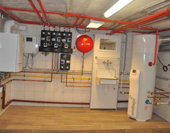 Bild enthält, Indoors, Balloon, Electrical Device, Switch, Sink