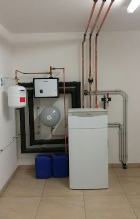 Bild enthält, Appliance, Device, Electrical Device, Refrigerator, Washer, Festival, Hanukkah Menorah