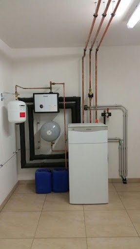 Bild enthält, Appliance, Device, Electrical Device, Refrigerator, Washer, Festival, Hanukkah Menorah