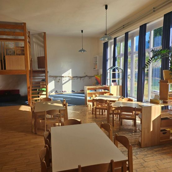 Wood, Floor, Plywood, Indoors, Interior Design, Restaurant, Flooring, Chair, Cafeteria, Hardwood