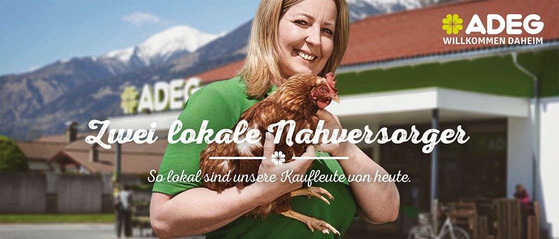 Bild enthält, Adult, Female, Person, Woman, Animal, Bird, Fowl, Poultry, Hen, Wheel