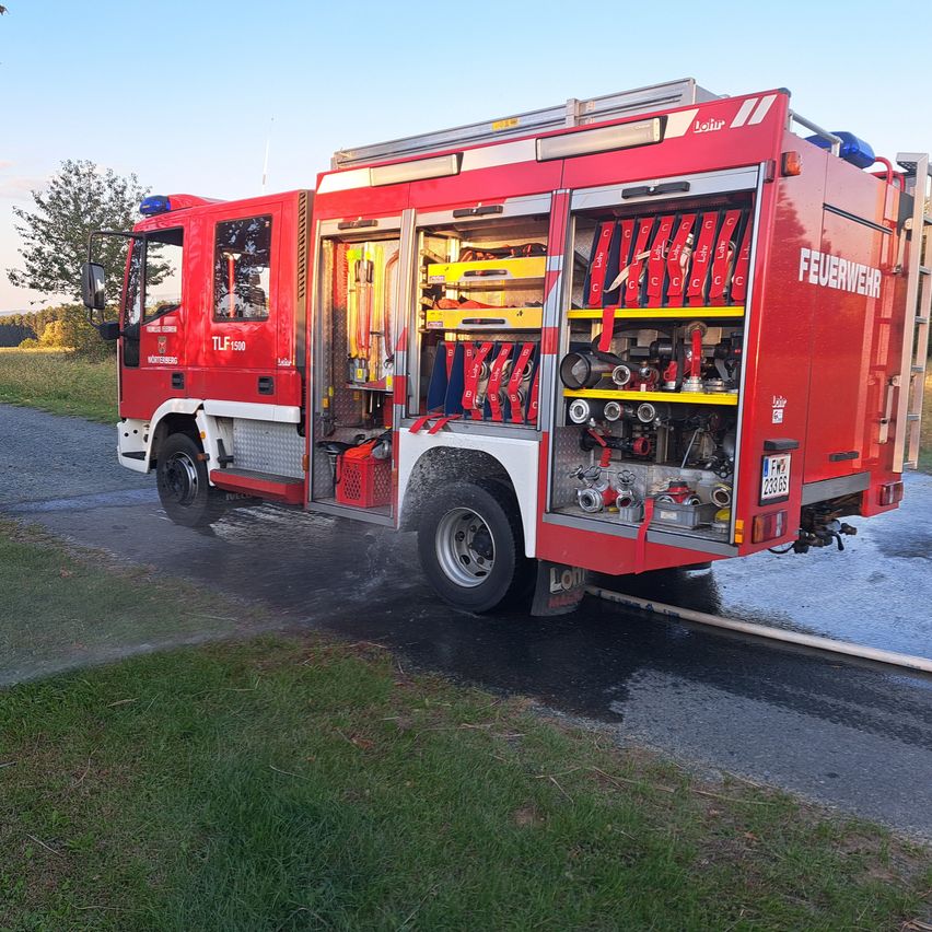 Bild enthält, Transportation, Truck, Vehicle, Machine, Wheel, Fire Truck, Fire Station