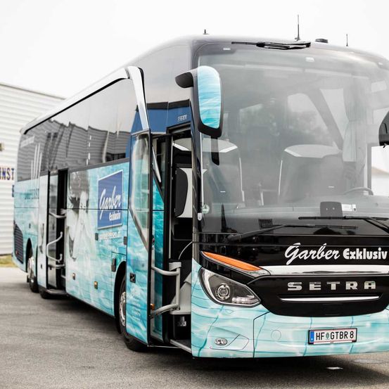 Bild enthält, Bus, Transportation, Vehicle, Tour Bus, Machine, Wheel