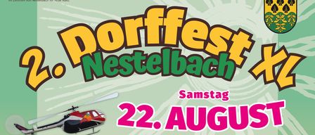 Plakat für die 2. Nestelbbach XL Veranstaltung am 22. August mit einer Gruppe von Menschen, einem Hubschrauber und verschiedenen Attraktionen.