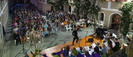 People, Person, Building, Villa, Urban, Concert, Crowd, Indoors, City
