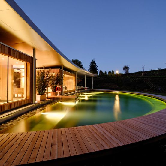 Bild enthält, Pool, Water, Interior Design, Swimming Pool, Housing, Villa, Hotel, Resort, Plant, Outdoors