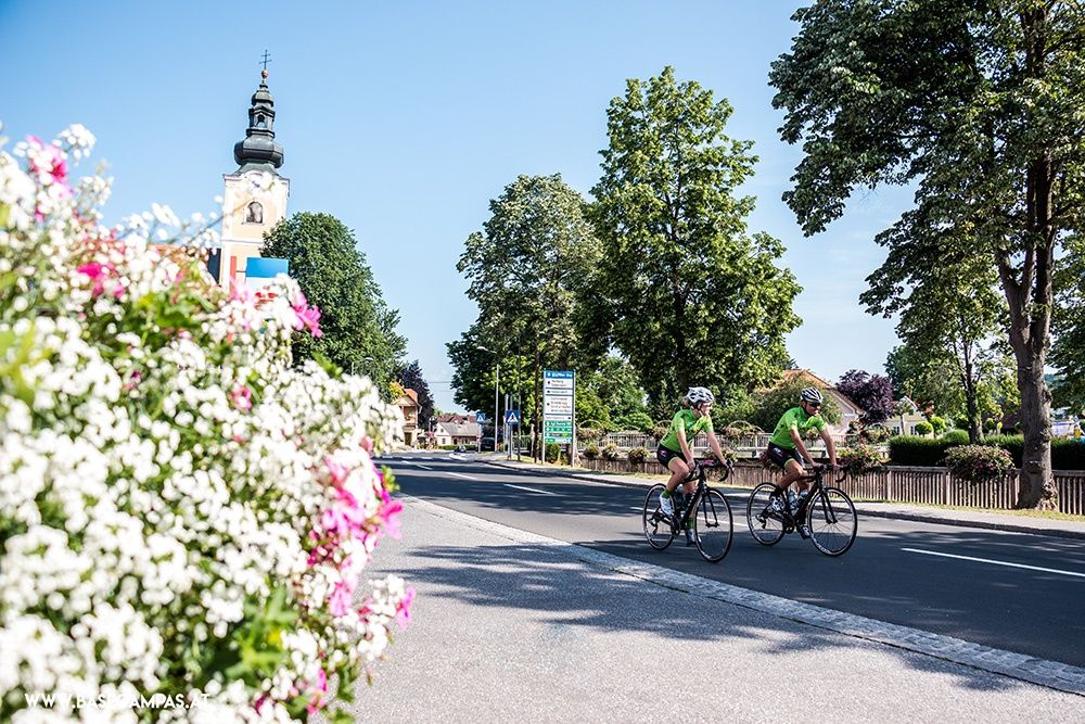 Bild enthält, Outdoors, Park, Helmet, Bicycle, Person, Road, Cycling, Wheel, City, Street