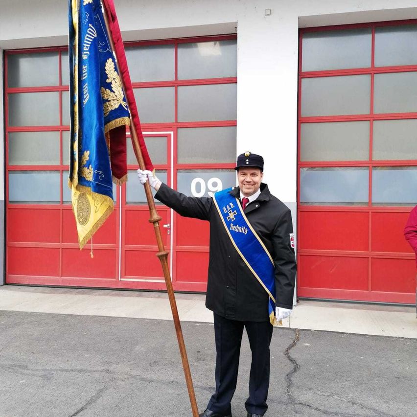 Bild enthält, Adult, Male, Man, Person, Spear