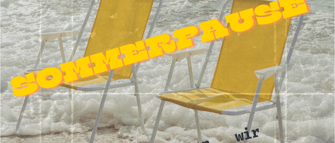 Bild enthält, Advertisement, Poster, Chair, Furniture, Text, Cup