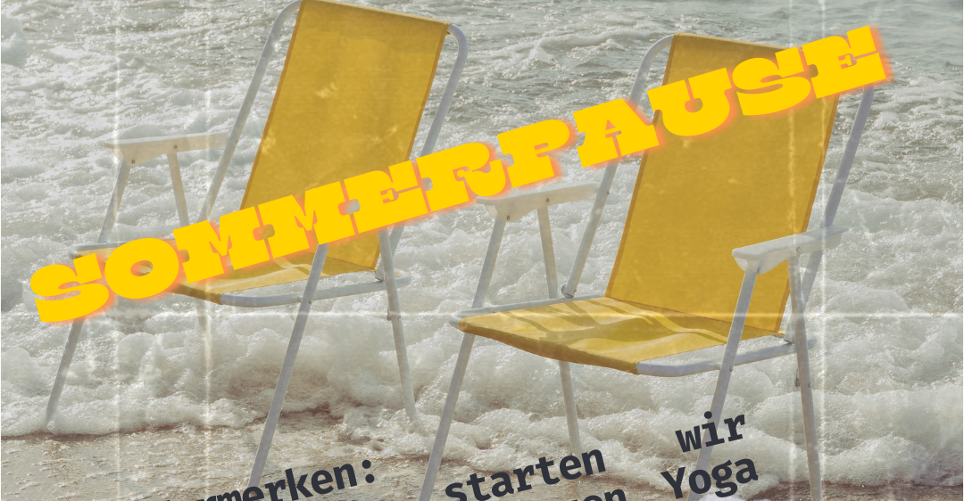 Bild enthält, Advertisement, Poster, Chair, Furniture, Text, Cup