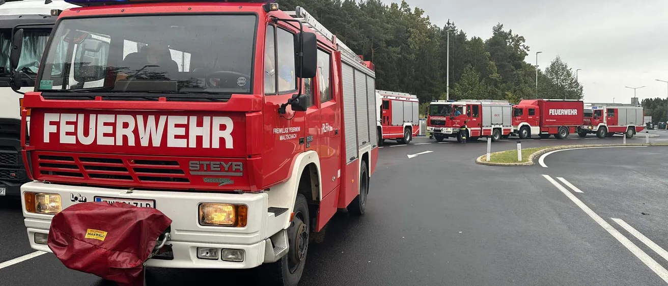 Transportation, Truck, Vehicle, Bumper, Machine, Wheel, Fire Truck, Bus, Bag, Handbag