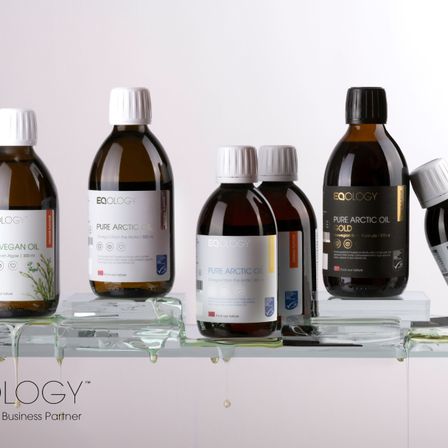 Bild enthält, Food, Seasoning, Syrup, Bottle, Cabinet, Furniture