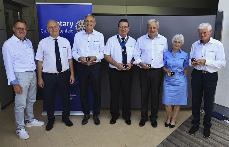 Bild enthält, Groupshot, Person, Adult, Male, Man, Tie, Shirt, People, Face, Shoe