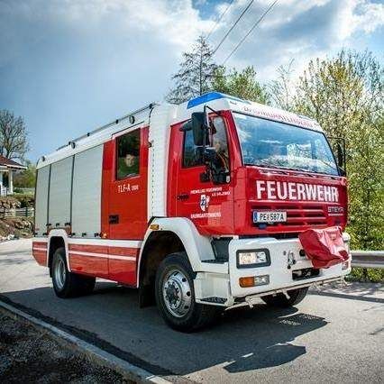 Bild enthält, Transportation, Vehicle, Truck, Moving Van, Van, Fire Truck, Fire Station