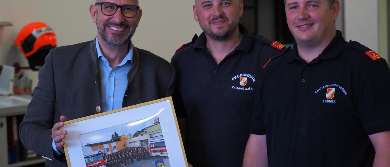 Bild enthält, Person, Photography, Portrait, Coat, Jacket, Pants, People, Blazer, T-Shirt, Man