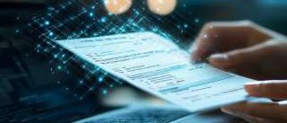 Bild enthält, Text, Advertisement, Poster, Document, Form, Hot Tub, Tub