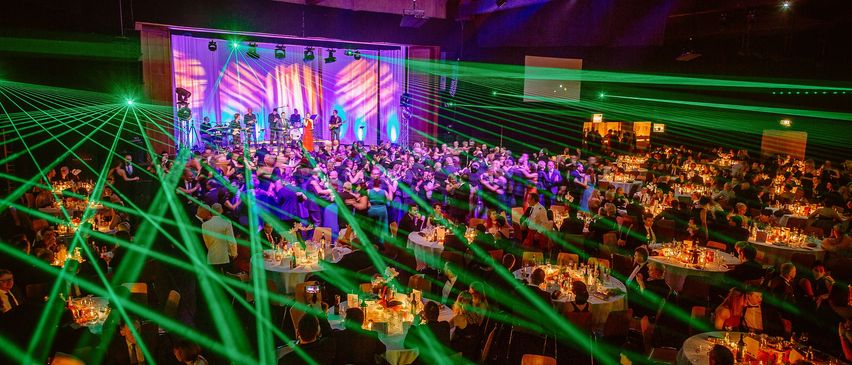 Bild enthält, Urban, Night Life, Fun, Person, Indoors, Hall