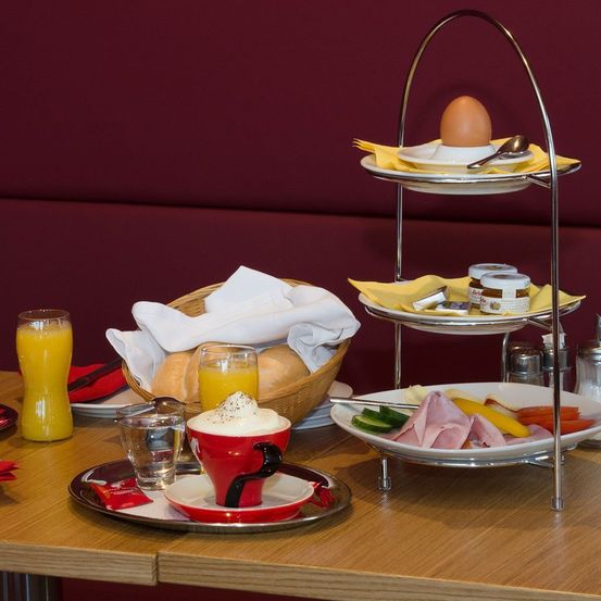 Bild enthält, Brunch, Food, Food Presentation, Egg, Cup, Saucer