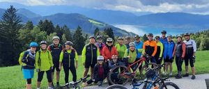 Bild enthält, Helmet, Person, Wheel, Bicycle, People, Adult, Male, Man, Fun, Road Trip