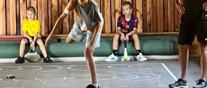 Bild enthält, People, Person, Boy, Child, Male, Playing Basketball, Sport, Dancing, Shoe, Axe