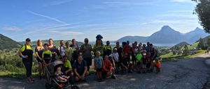Bild enthält, Vegetation, Grass, People, Hiking, Park, Walking, Path, Portrait, Sky, Tree